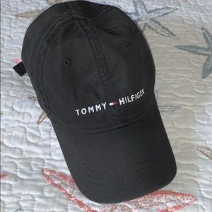 Tommy Hilfiger hat men and women!